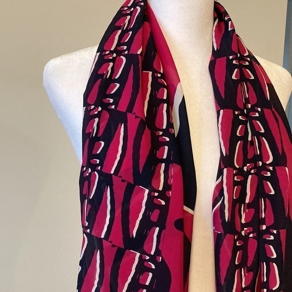 N/A purple scarf